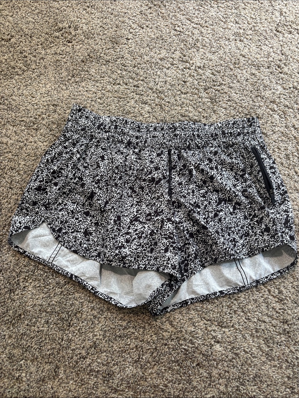 Lululemon Tracker Short V *4" size 14